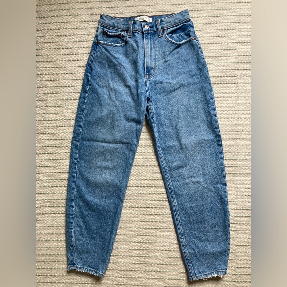 Abercrombie & Fitch The ‘80s Mom High Rise Jeans